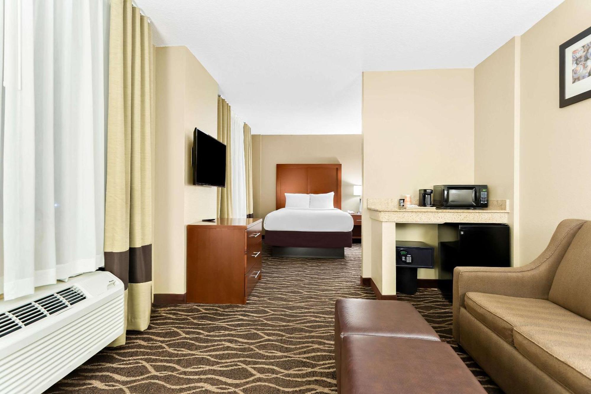 Comfort Suites Tampa Airport North West Chase Exterior foto