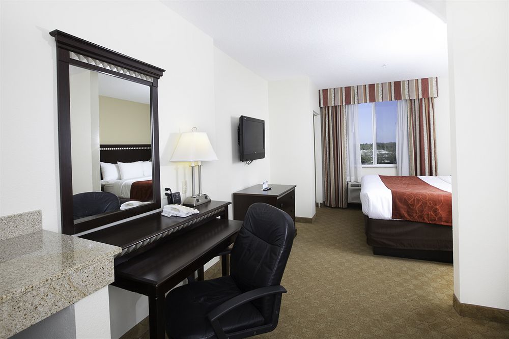 Comfort Suites Tampa Airport North West Chase Exterior foto